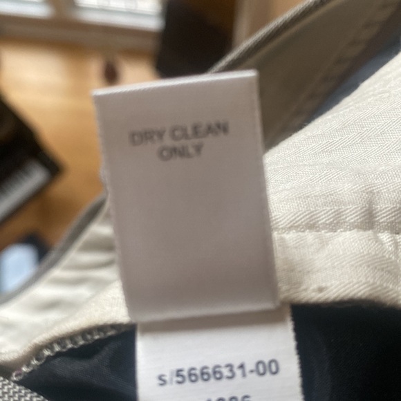 Banana Republic Martin Fit dress pants. Size 2 Wide leg with cuffs. - Picture 6 of 6